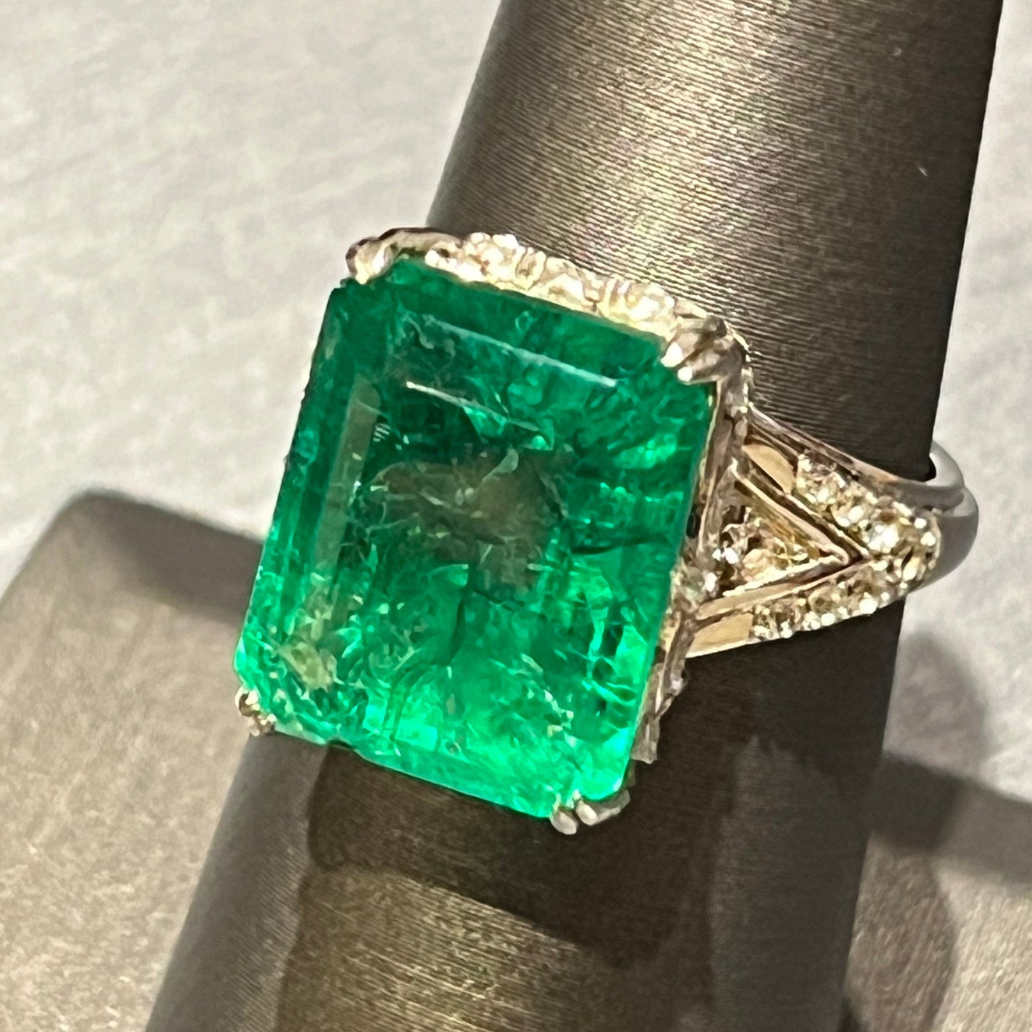Sterling silver ring with 10.52ct Emerald (lab grown) and White Topaz. Includes certificate.