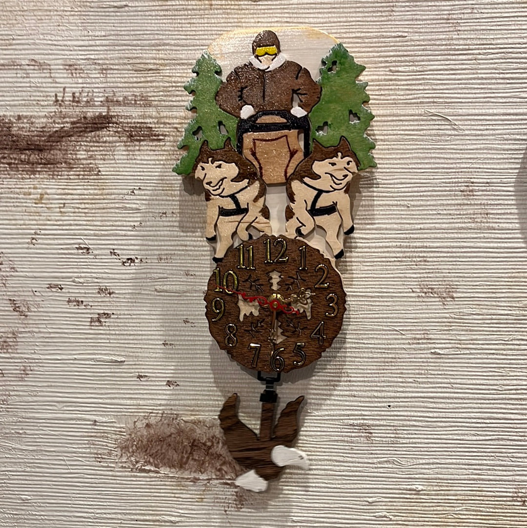 Wooden musher pendulum clock