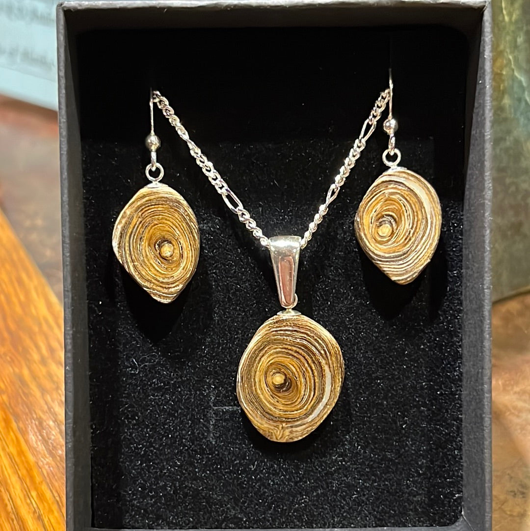 Alaskan Coral Earring & Pendant Set (Brown swirl)