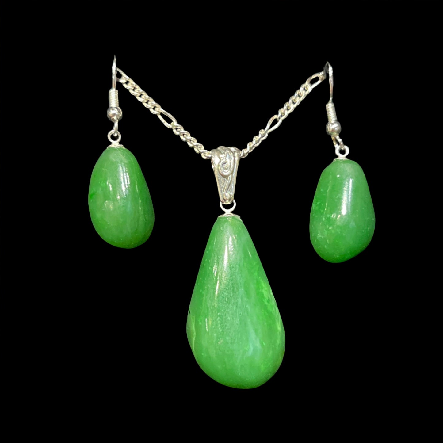 Alaskan Kobuck Jade earring and pendant set in sterling silver