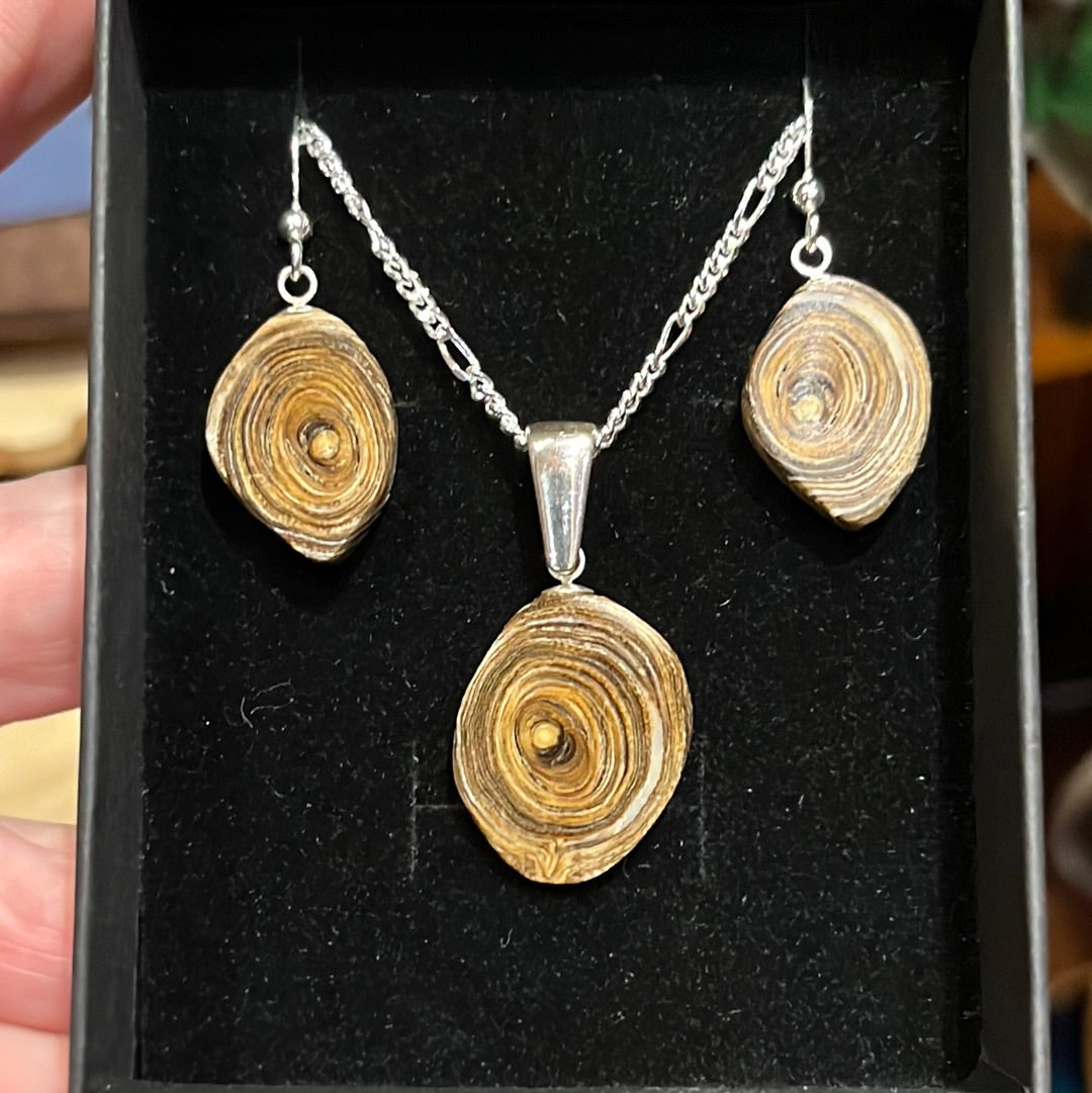 Alaskan Coral Earring & Pendant Set (Brown swirl)