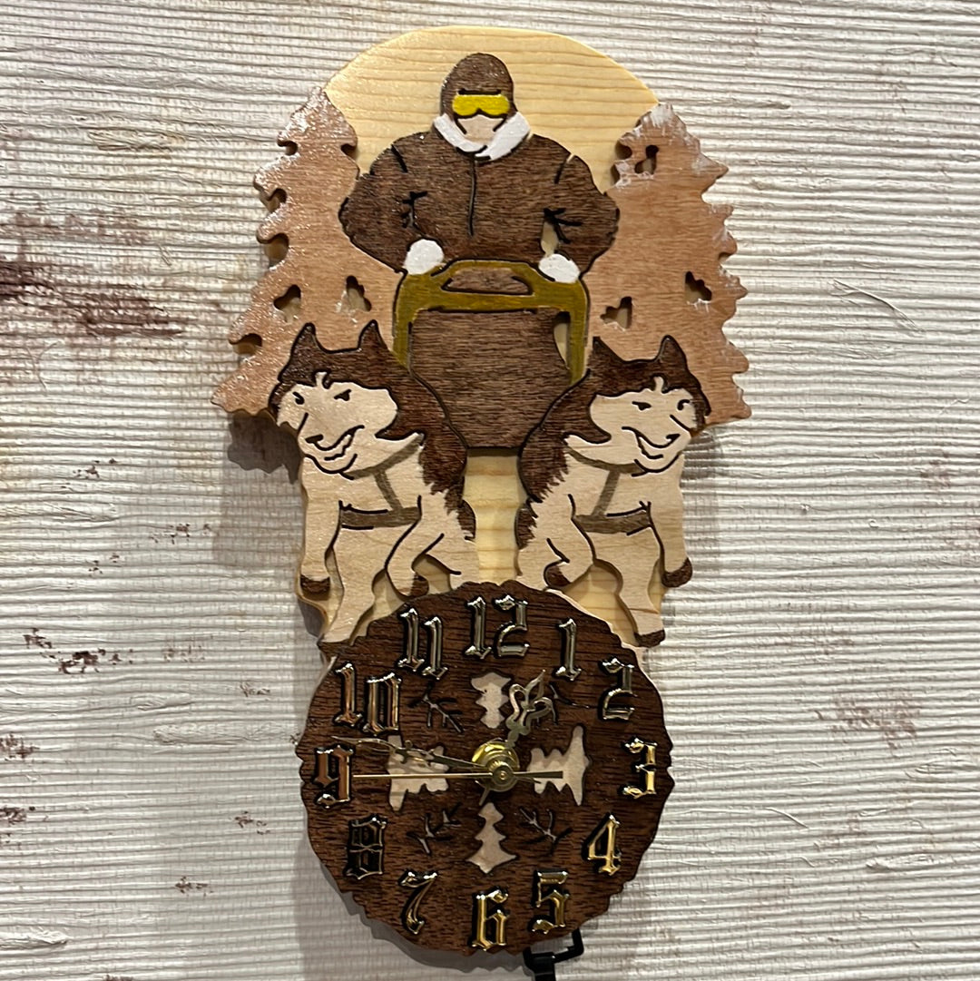 Wooden musher pendulum clock