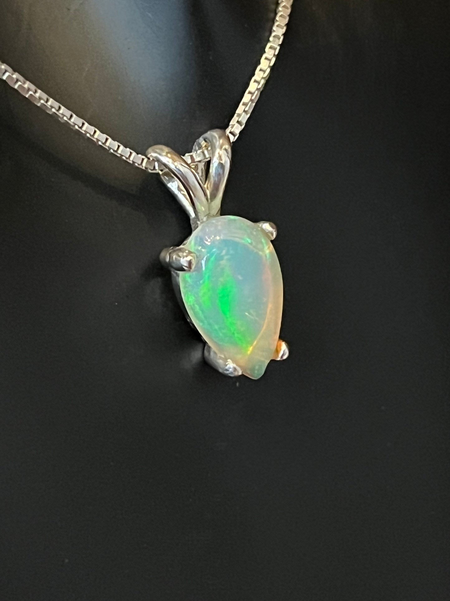 Australian Crystal Opal Pendant (1.36 ct)