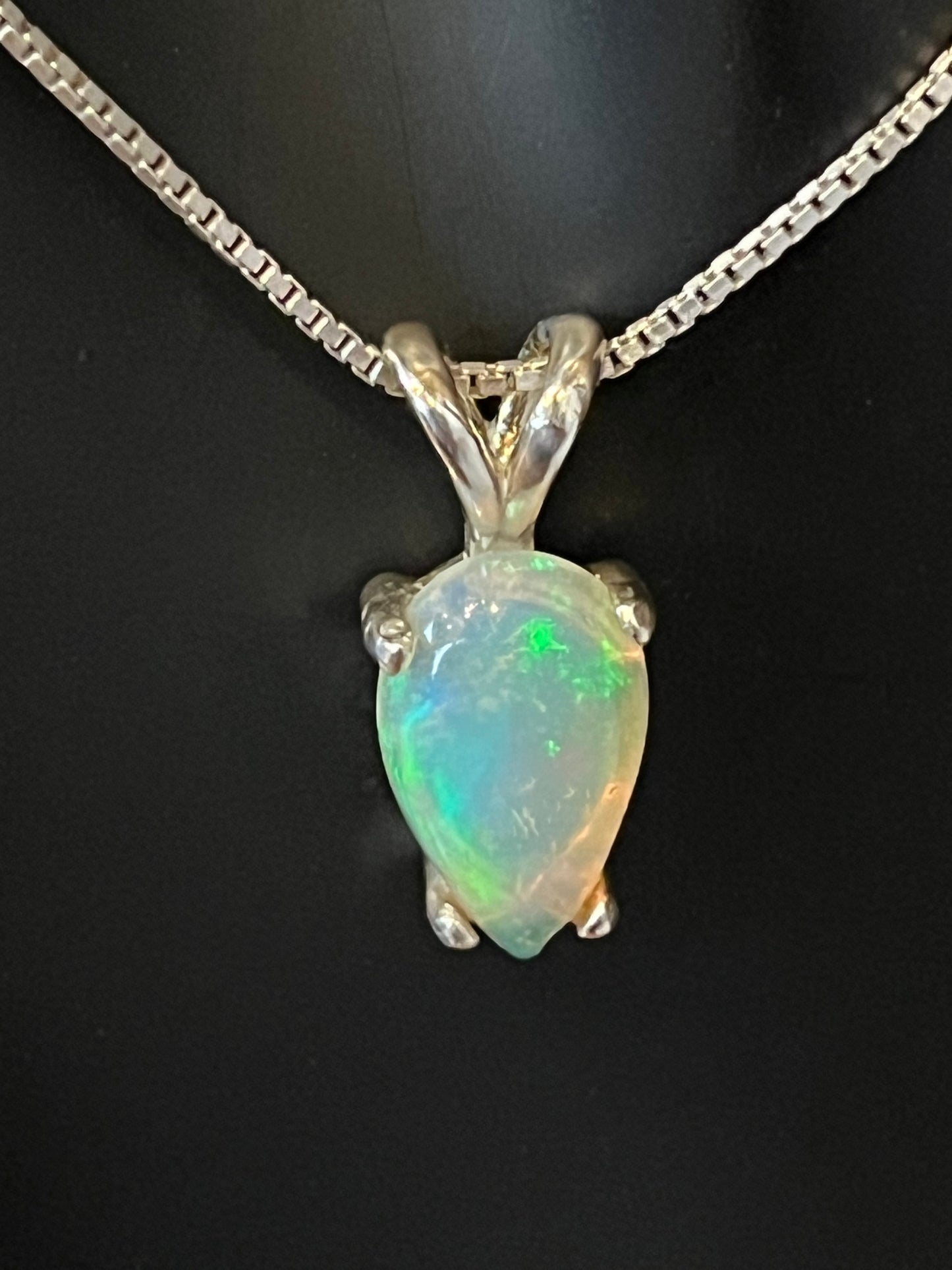 Australian Crystal Opal Pendant 1.36 ct