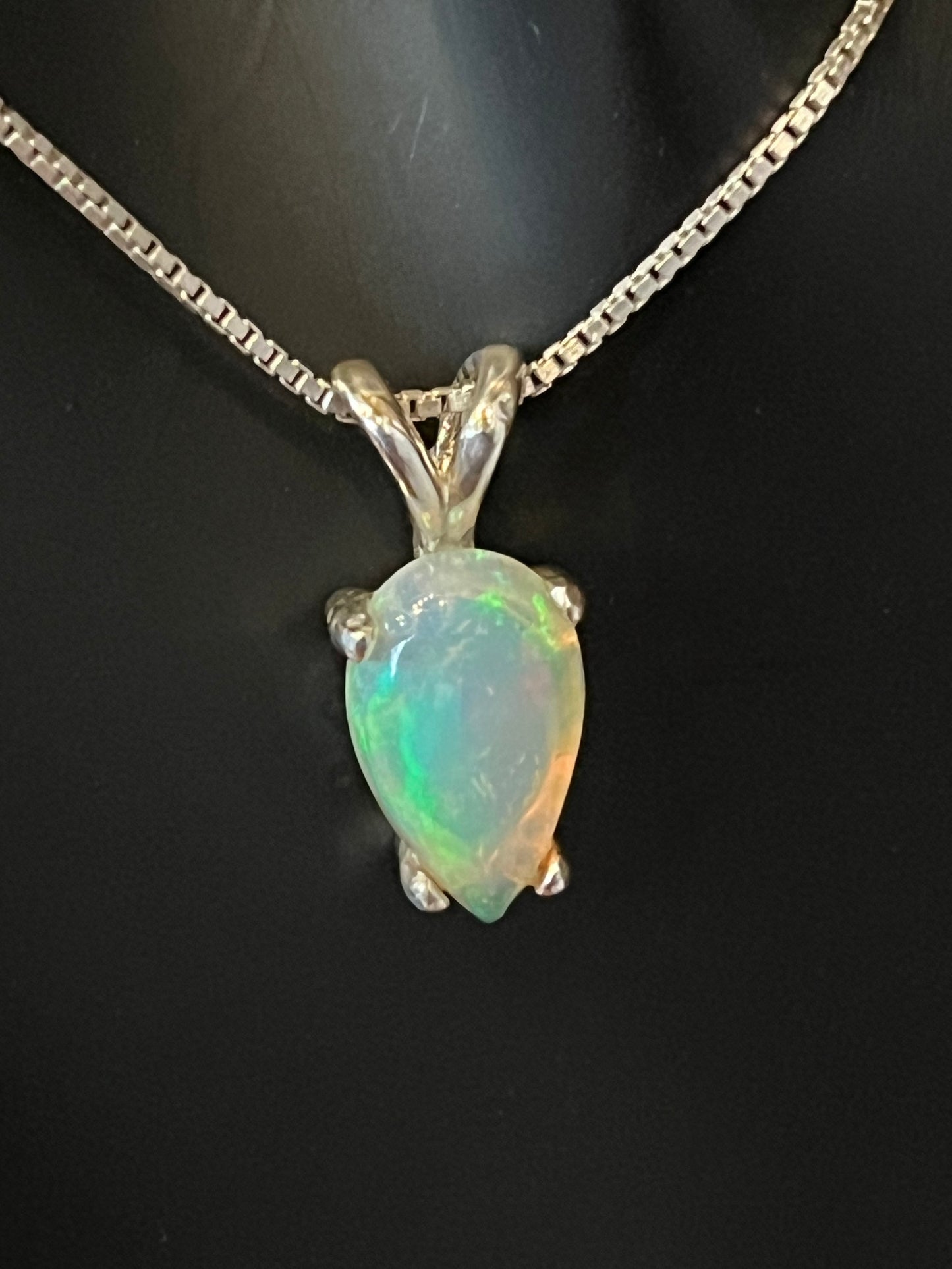 Australian Crystal Opal Pendant 1.36 ct