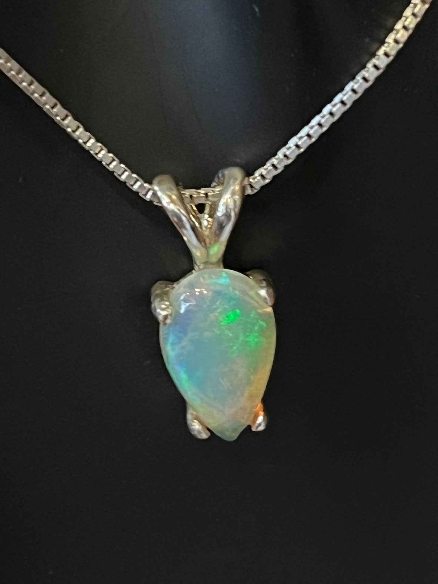 Australian Crystal Opal Pendant 1.36 ct