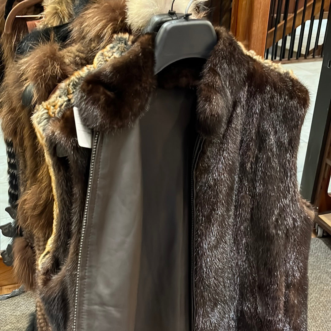 Natural Ranch Mahogany Mink Vest / Reversable to lamb leather (Medium)