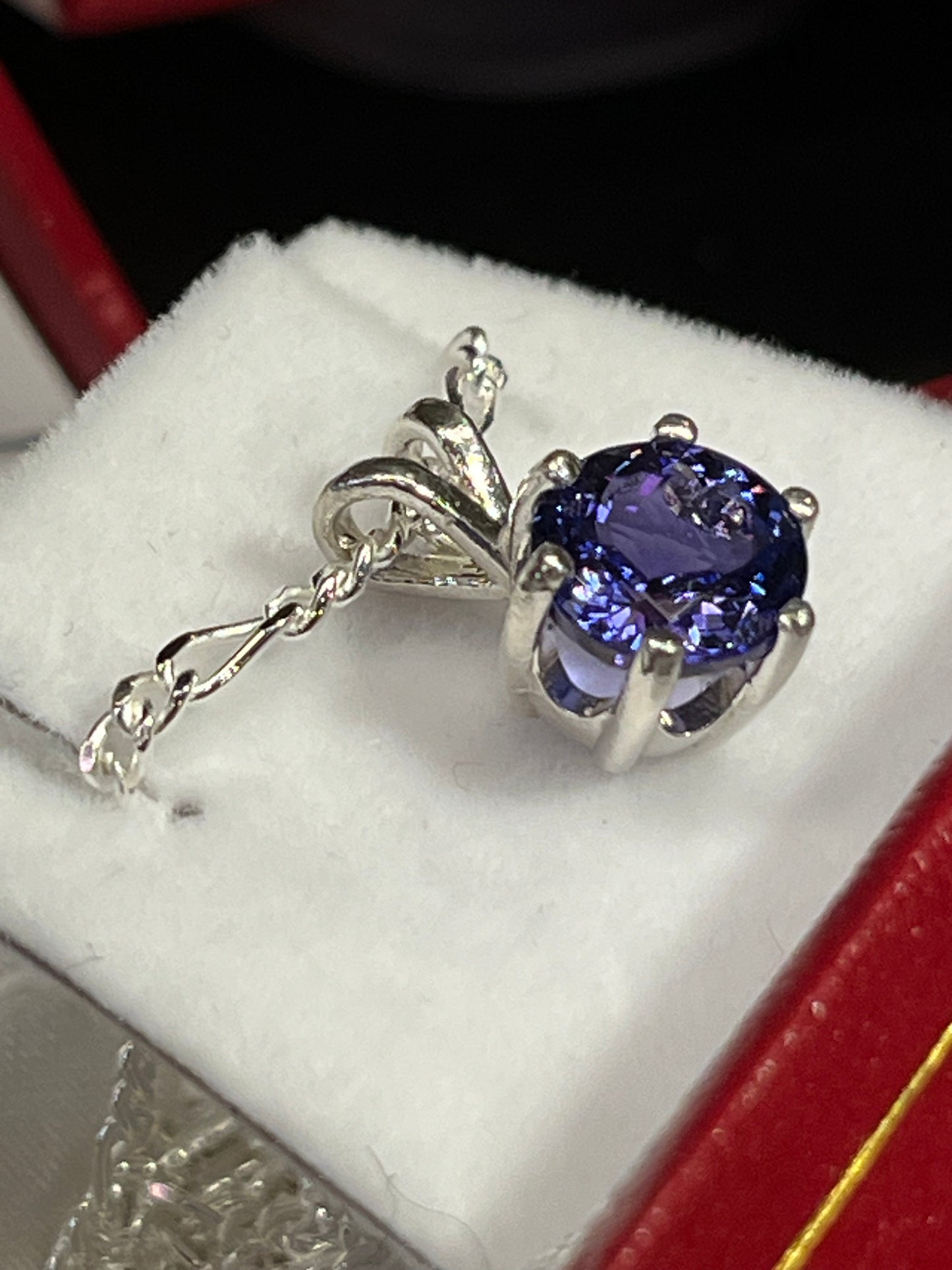 Round 2.29 carat Tanzanite pendant 8mm in silver