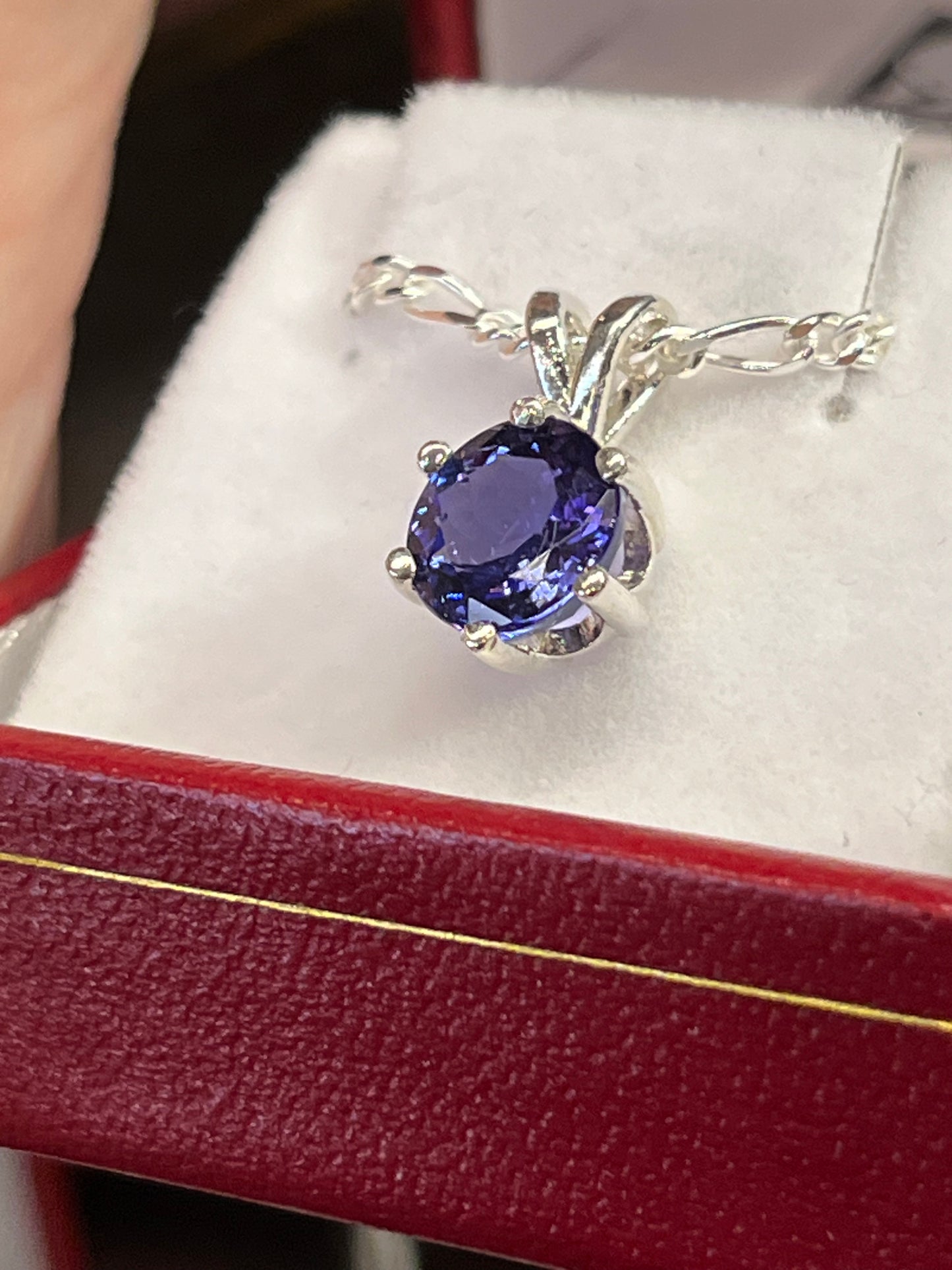 Round 2.29 carat Tanzanite pendant 8mm in silver