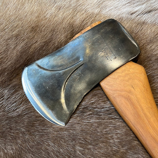 Vintage restored True Temper Kelly Perfect axe head with new custom hickory handle, and hand-sewn leather sheath.  Head weight: 3.5 lbs.  Handle Length: 28 inches  Axe weight: 4.5 lbs.