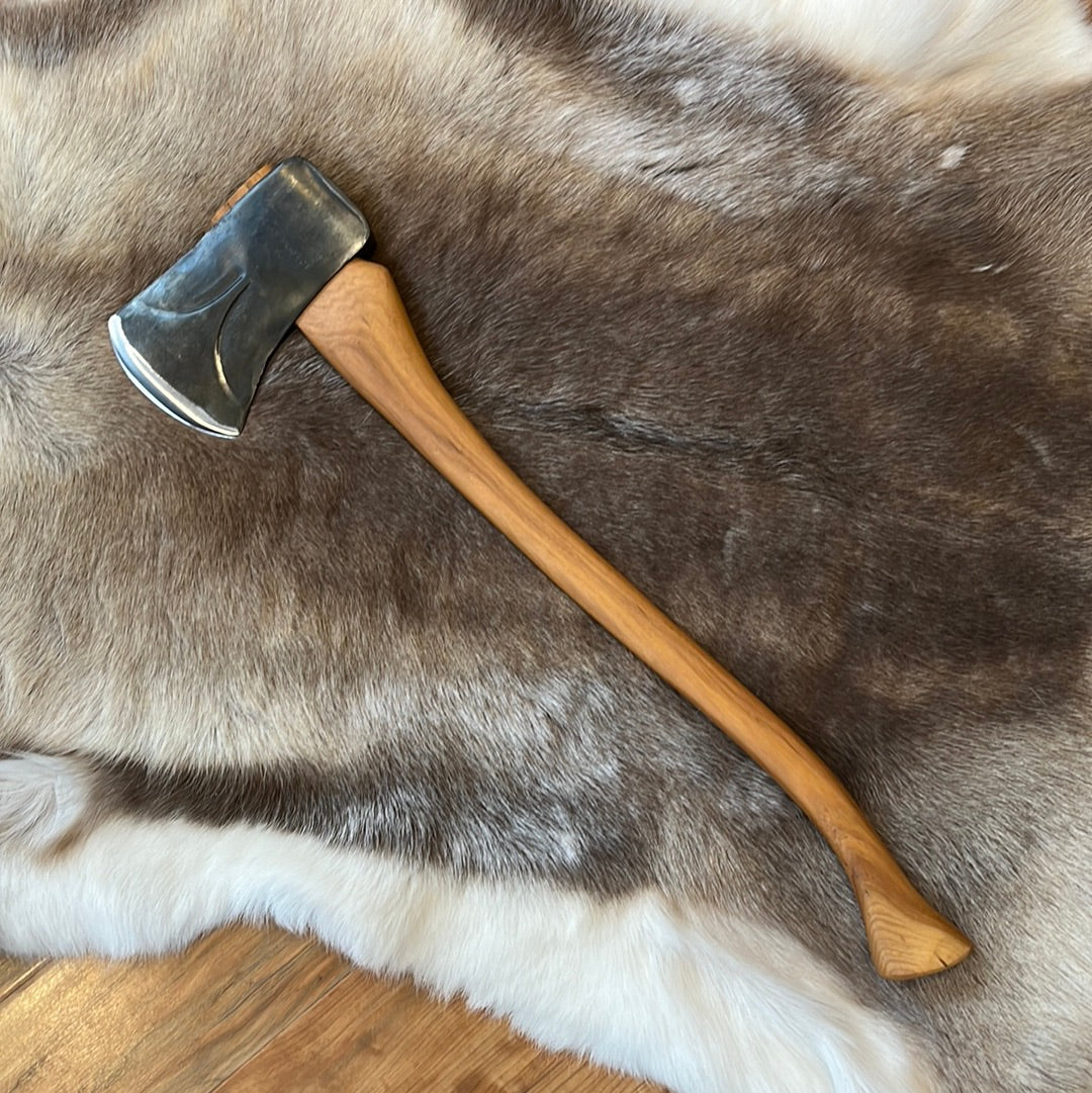 Vintage restored True Temper Kelly Perfect axe head with new custom hickory handle, and hand-sewn leather sheath.  Head weight: 3.5 lbs.  Handle Length: 28 inches  Axe weight: 4.5 lbs.