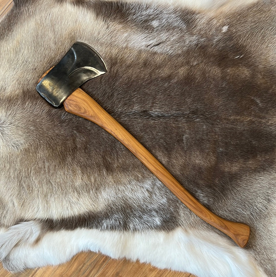 Vintage restored True Temper Kelly Perfect axe head with new custom hickory handle, and hand-sewn leather sheath.  Head weight: 3.5 lbs.  Handle Length: 28 inches  Axe weight: 4.5 lbs.